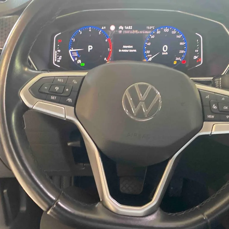 Habitacle d'une Volkswagen du parc BYmyCAR